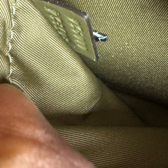 Gucci GG embossed leather vanity bag - Picture 5 of 7